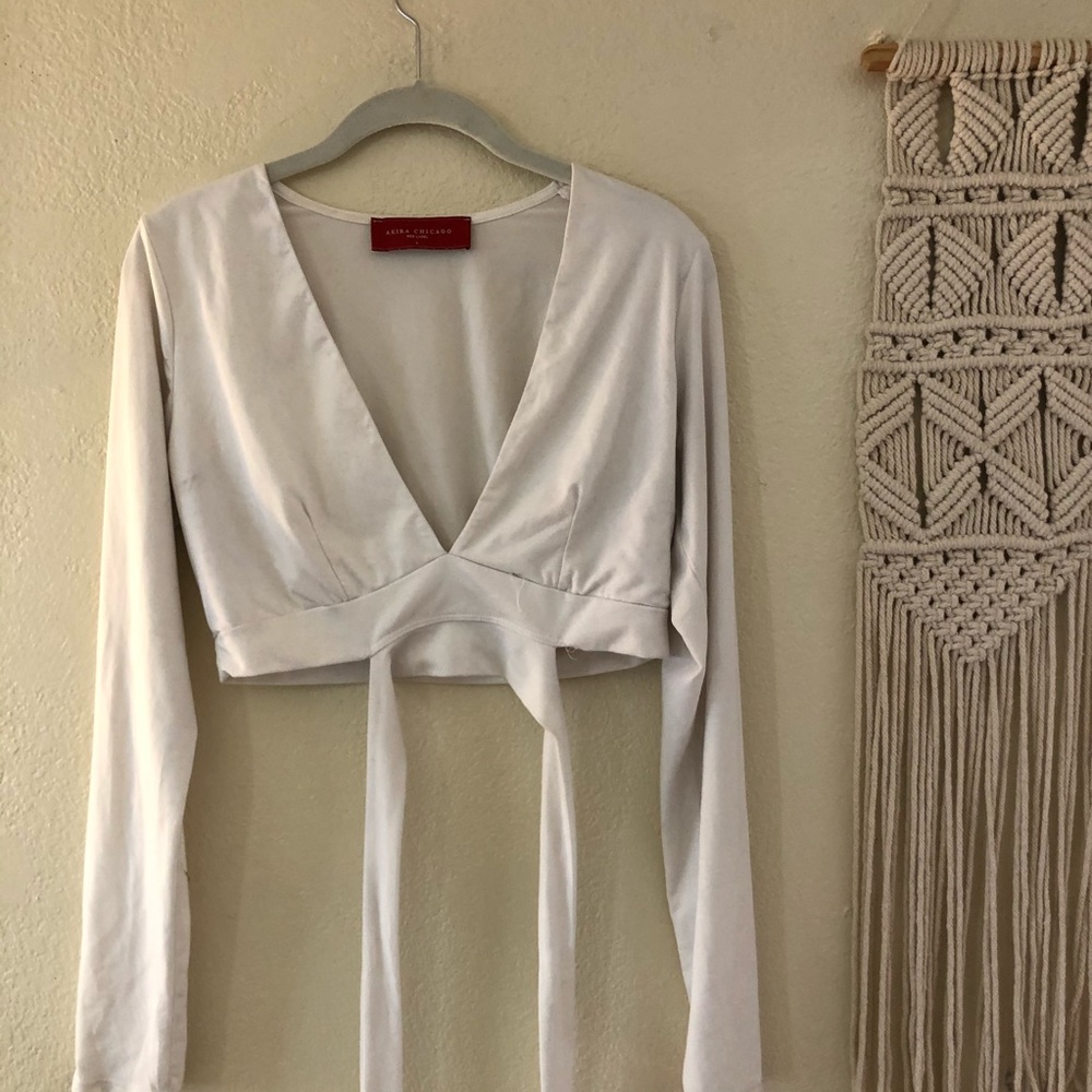 white v neck crop top!